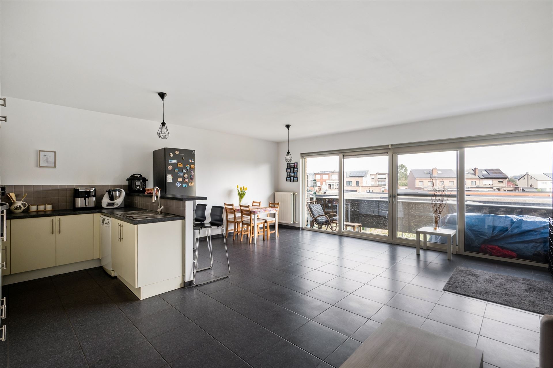 Verzorgd appartement (2008) met 2 slaapkamers, terras en garage. - foto 5