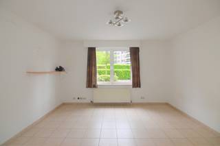 <p>Met een ideale indeling biedt deze woning niet alleen functionaliteit, maar ook een comfortabele leefomgeving. Deze studio beschikt over een ruime woonkamer, een goed uitgeruste keuken en een moderne badkamer. Dankzij de efficiënte opzet van de ruimtes is het mogelijk om zowel de dagelijkse bezigheden als ontspanning optimaal te combineren.<br /> </p>
<p>De studio is perfect voor zowel starters als alleenstaanden die op zoek zijn naar een centrale woning. De locatie in Mechelen biedt daarnaast een uitstekende bereikbaarheid en tal van voorzieningen in de buurt.<br /><br />Met een energieprestatiecertificaat van 108 is deze studio tevens energie-efficiënt, wat bijdraagt aan een lagere energierekening. </p>
<ul>
<li>Oppervlakte: +/- 23m2</li>
<li>Maandelijkse kosten bedragen 105 euro/maand ( verwarming, water, kosten gemeenschappelijke delen)</li>
<li>Vrij vanaf 01/10/2026</li>
</ul>
<p><br />Voor een bezoek of meer info: 015 34 34 34 of michael@immovos.be</p>