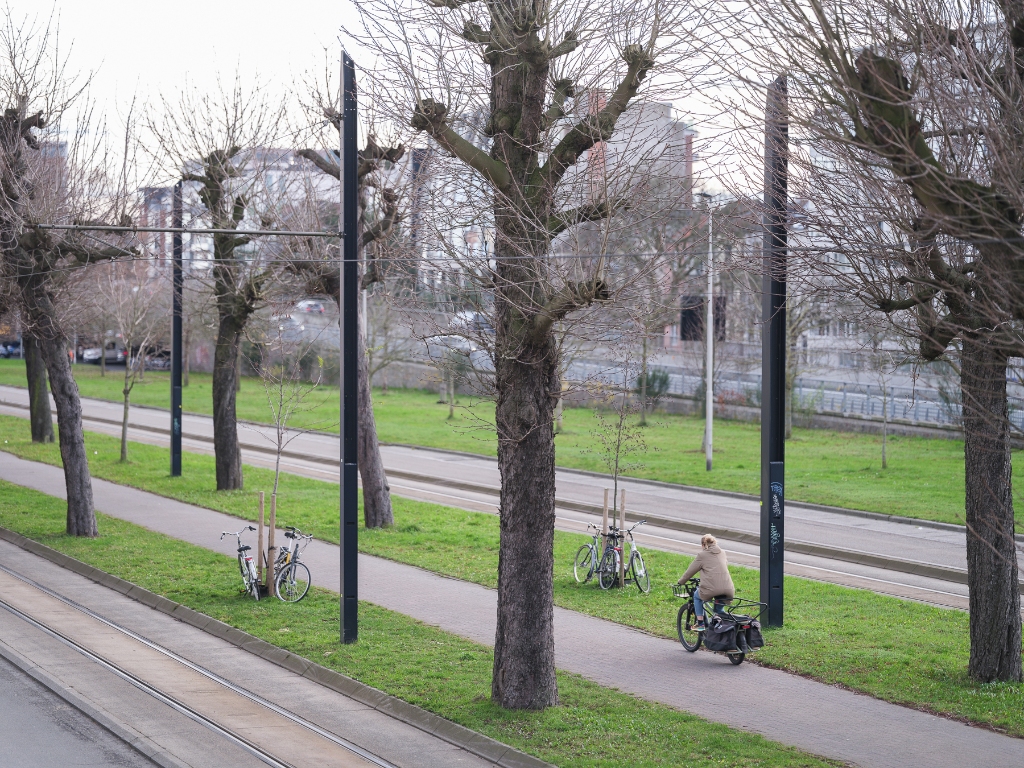 Instapklaar en lichtrijk 3-slpk appartement met ruim terras aan de achterzijde - photo 2