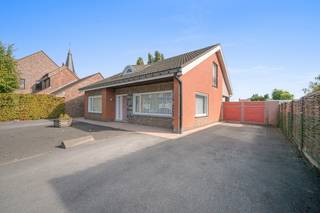 Te renoveren villa, ideaal geschikt voor bijberoep met veel ruimte en grote tuin in centrum Beveren opp 837 m²Bent u op zoek naar een ruime woning...