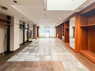 Veelzijdige eigendom met RUIME OPPERVLAKTE, CENTRALE LIGGING en INTERESSANTE UITBREIDINGSMOGELIJKHEDEN in het centrum van Oudenaarde. Dit pand...