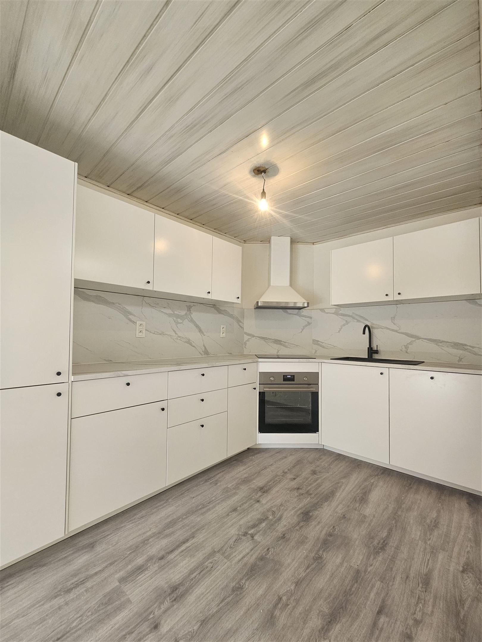 Instapklaar appartement met terras op uitstekende locatie! - foto 3