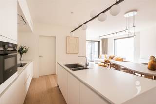 Maak kennis met dit kwalitatieve nieuwbouwappartement met twee slaapkamers, gelegen in het gegeerde project Burenberg te Leuven. Dit...