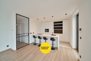 In Oudenburg bevindt zich dit stijlvolle nieuwbouwappartement met twee slaapkamers, ontworpen voor wie houdt van modern comfort en een...