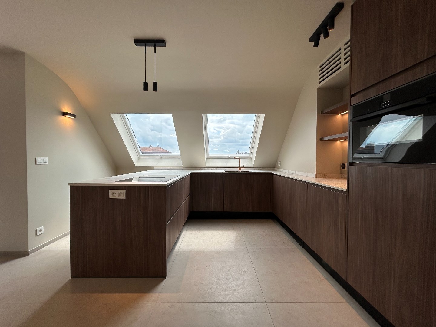 Prachtig dakappartement met 2 slaapkamers, nabij de markt van Geel! - foto 3