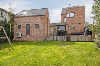 Deze mooie, instapklare woning in open bebouwing bevindt zich in Vissenaken, een deelgemeente van Tienen. De woning biedt bijzonder fijne,...