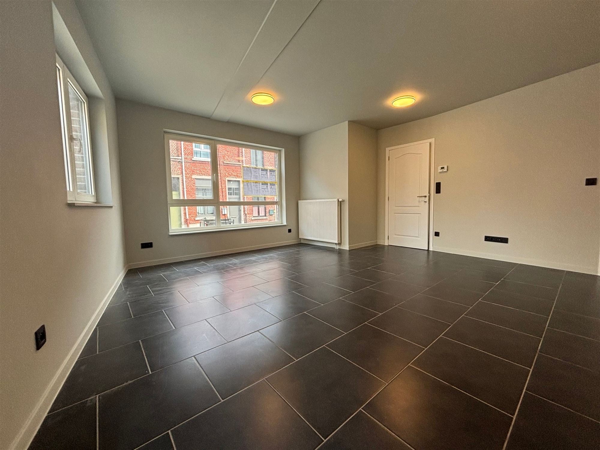 Town house with car parking space - photo 2