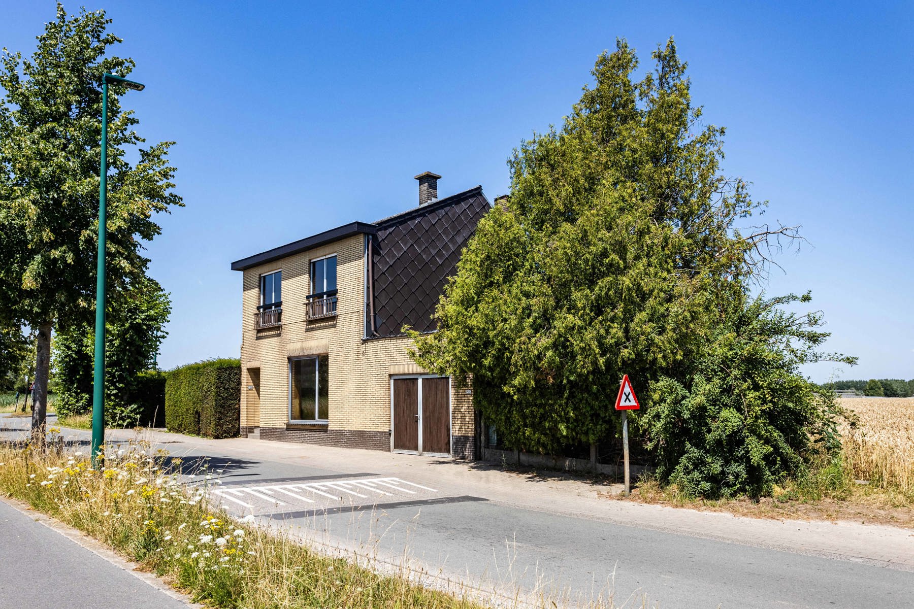 Te renoveren woning met grote tuin en atelier op toplocatie! - foto 4