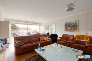 Prima gelegen 2 slaapkamer appartement in een rustige zijstraat van de Fruithoflaan, op de tweede verdieping van een luxeresidentie, nabij...