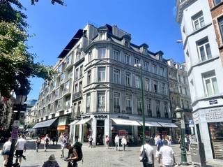 Dit gemeubeld en instapklaar appartement, recent opgeleverd in 2014, bevindt zich op de tweede verdieping in de perfect onderhouden...