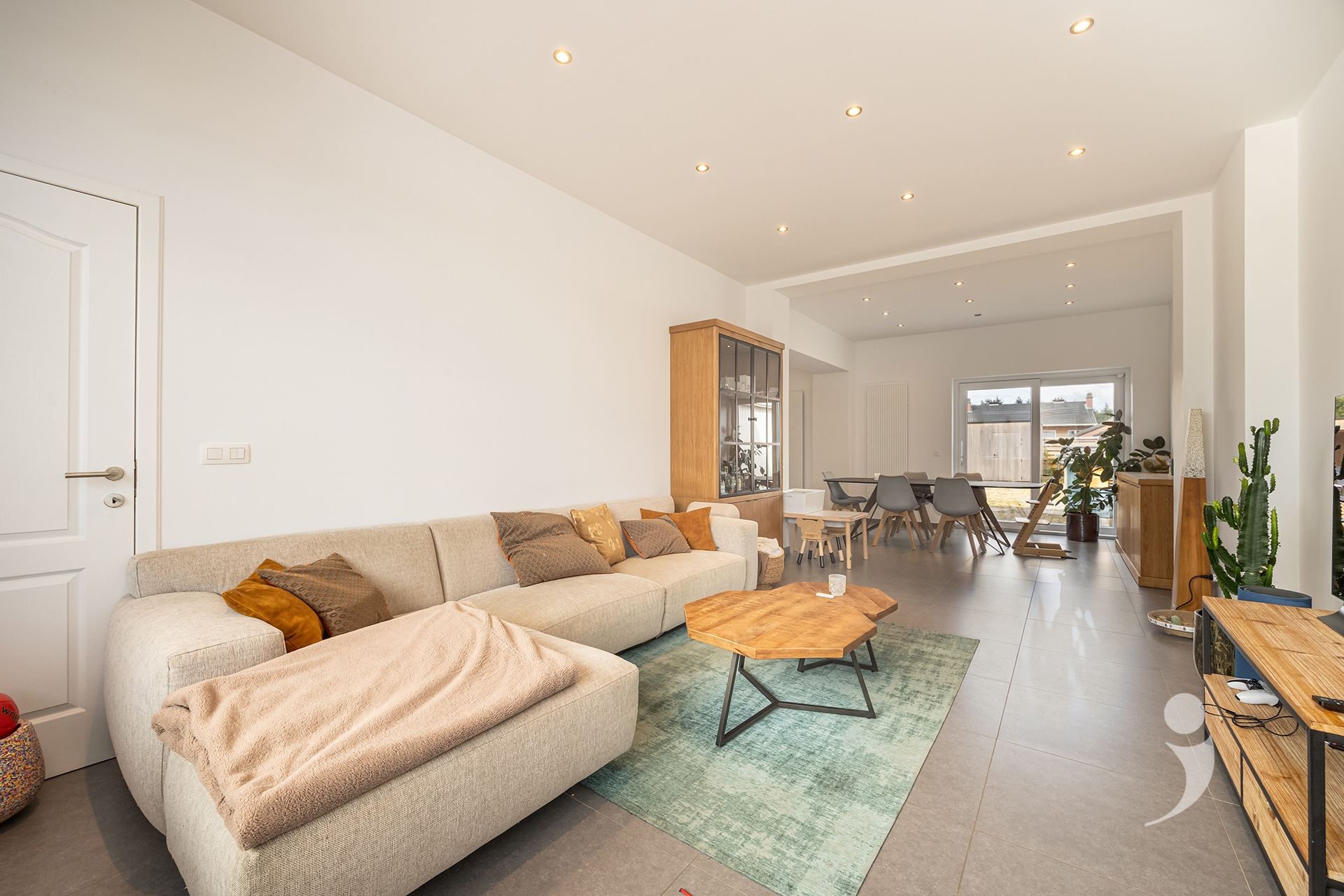 Recent gerenoveerde woning op een rustige locatie! - foto 4