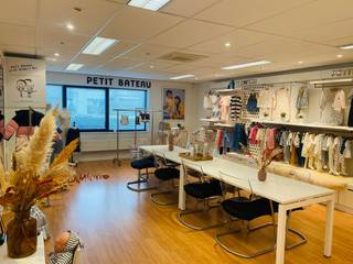 Fantastisch bereikbaar kantoor van 300 m² te huur op amper 250 m van de A12 afrit 2 Strombeek-Bever-Centrum, vlak bij het knooppunt A12/R0...