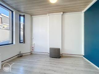 OPGELET: om dit pand te huren of bezichtigen vragen wij steeds eerst een virtueel bezoek te brengen aan het pand. Ga hiervoor naar www.rosseel.be en vul de referentie N497 in in het veld ‘zoek’ bovenaan rechts. Kies dan ‘360°’. De website helpt je nu verder voor de volgende stappen.<br /><br />Instapklare woning te huur in een rustige buurt van Wetteren, vlak bij een grote verbindingsweg met vlotte bereikbaarheid naar omliggende steden en invalswegen. Dit pand beschikt over een lichtrijke leefruimte, ingerichte keuken, twee ruime slaapkamers, een badkamer met douche en lavabo en een gezellige binnenkoer.<br /><br />Huurprijs: €795/maand - EGW apart– beschikbaar vanaf 16/01/2026<br /><br />Interesse? Stel je nu kandidaat!