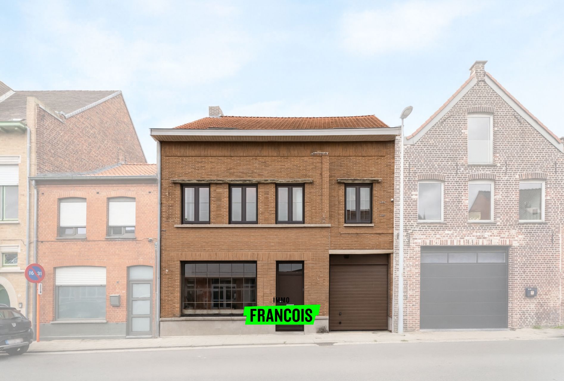 Ruim handelshuis met veel potentieel in hartje Poperinge! - foto 2