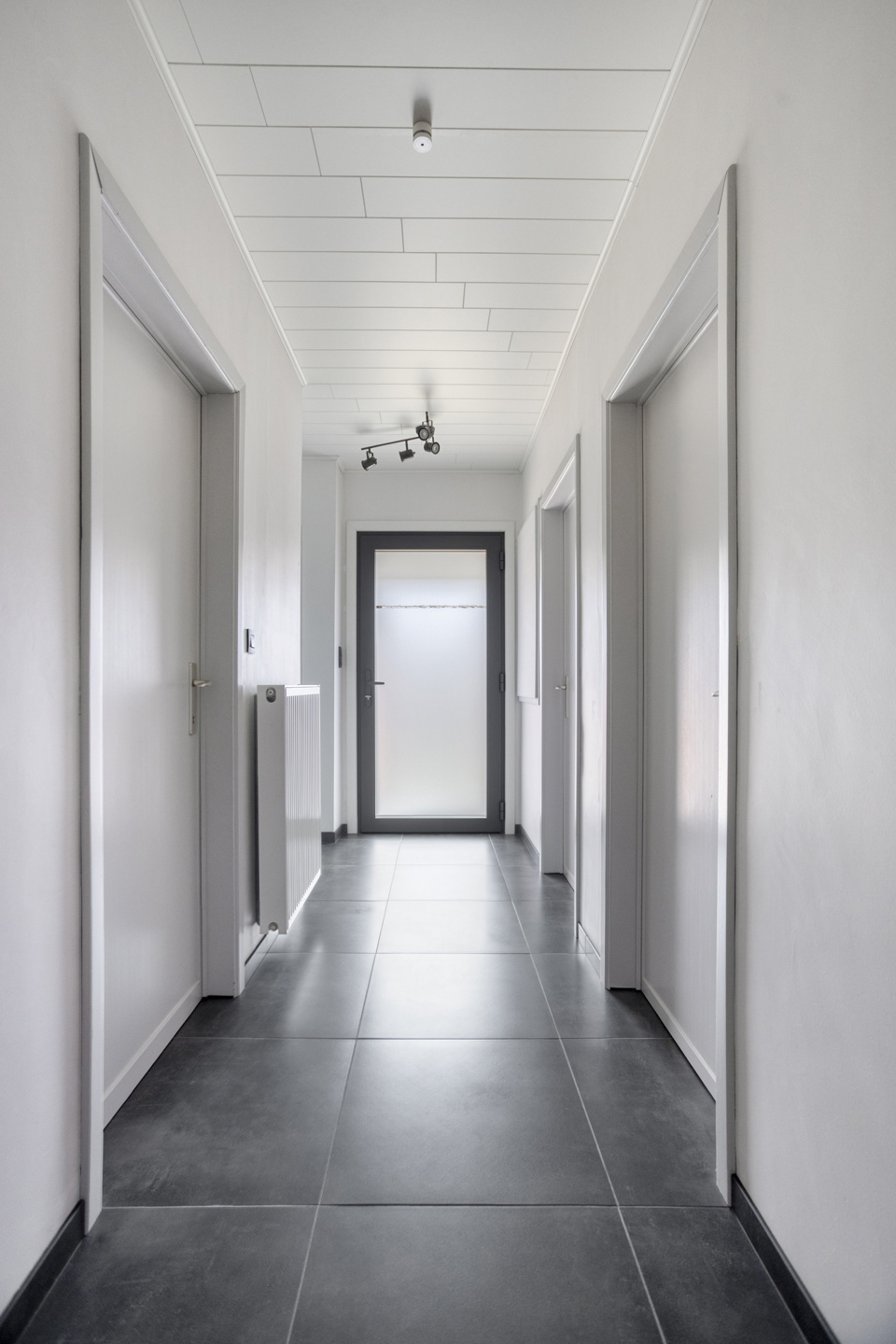 Lichtrijke vrijstaande woning op ruim perceel - foto 2