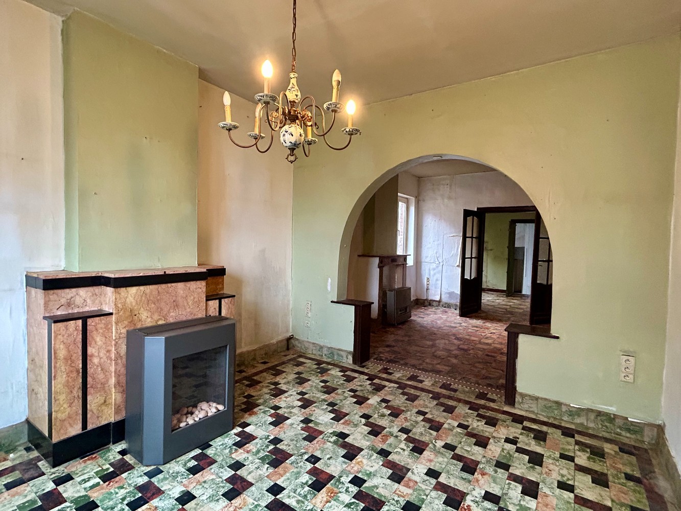 Te renoveren halfopen bebouwing met tuin - groot potentieel - foto 4