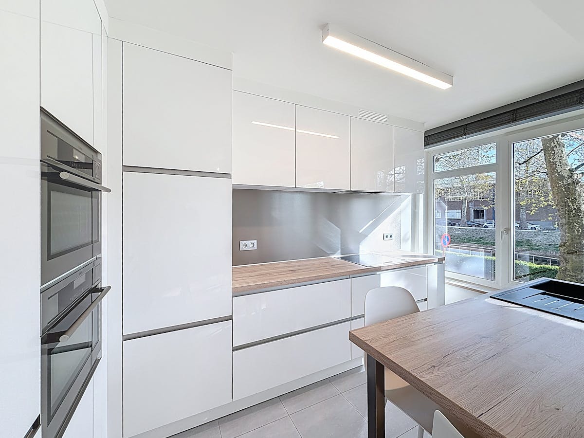 Appartement rénové avec vue sur l'eau sur la Coupure - photo 4