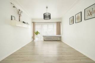 Deze woning is ideaal gelegen aan de Guido Gezellelaan, op wandelafstand van het centrum van Mechelen en met een vlotte aansluiting naar...