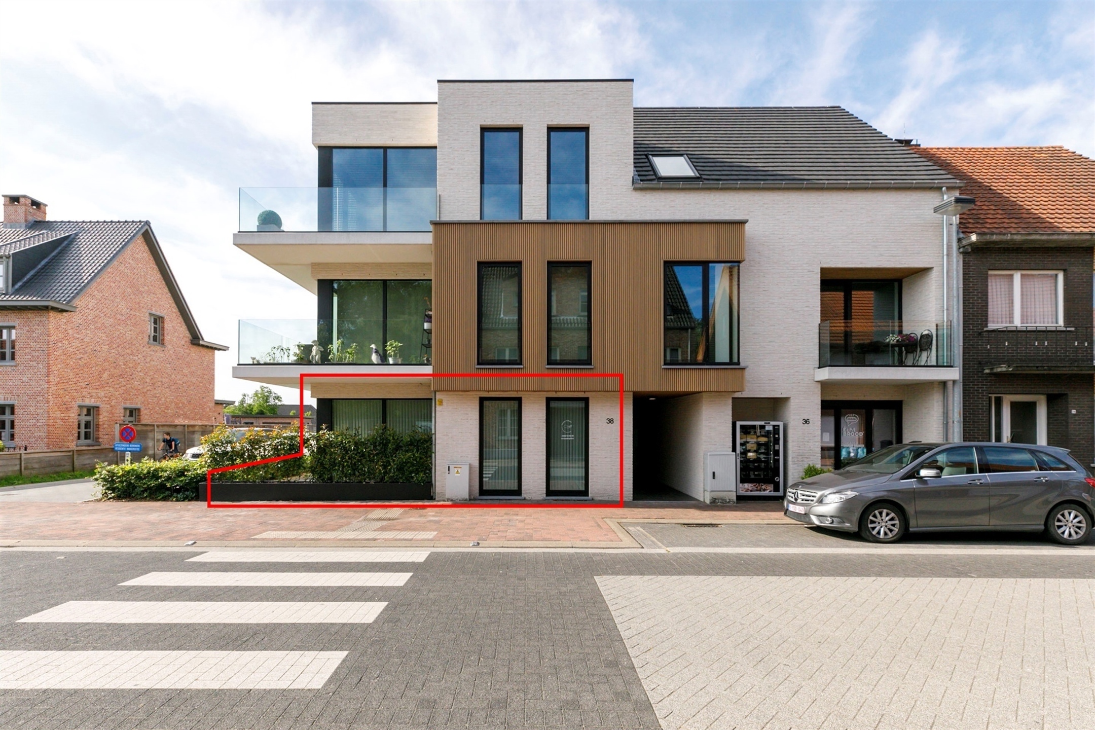 Instapklaar gelijkvloers appartement van 101m² met terras! - foto 1