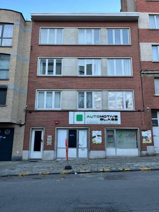 Een vastgoed vennootschap bestaande uit 3 gebouwen (deels commercieel)Vennootschap bestaande uitvolgende onroerende goederen:1.Gebouw te 1070...