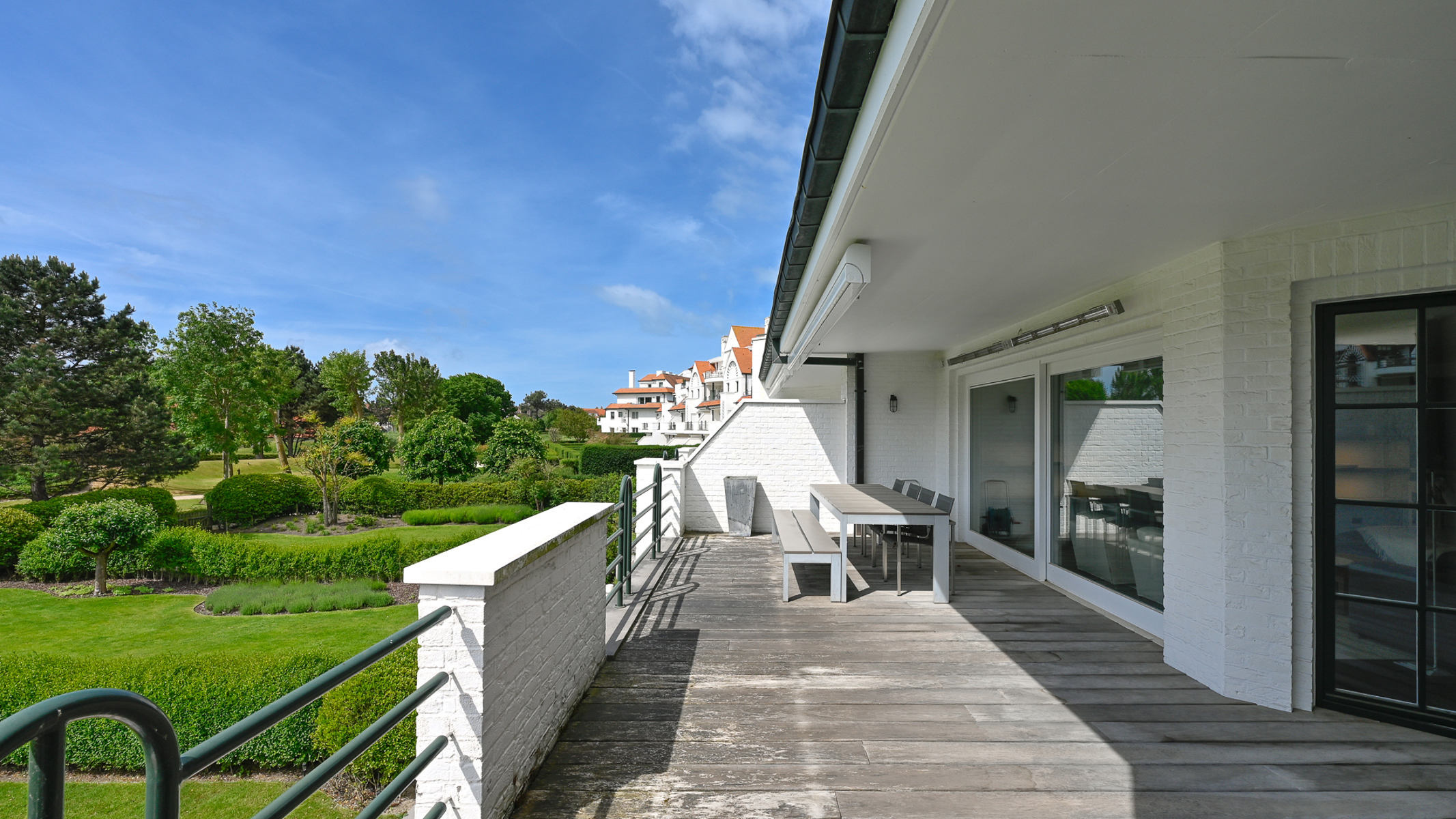 Tennis Gardens: 3 slaapkamer appartement met prachtige zichten op het park - foto 1