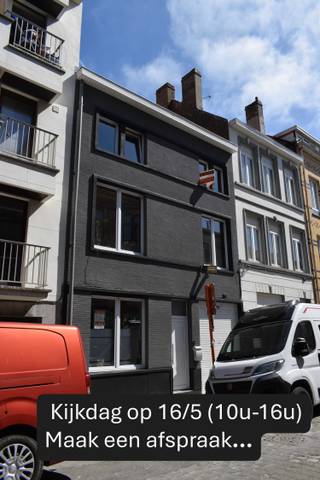 BeschrijvingGezinswoning met grote garage en aansluitend studio appartement.Woonhuis met 3-4 ruime slaapkamers,zonneterras en achteraan nog een...