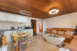 <p><span>Te renoveren woning met bovenliggend appartement (verhuurd) gelegen te Heppen.</span></p><p><span> </span></p><p><span>Belangrijkste troeven: </span></p><p><span>- Centrale ligging in de nabijheid van het centrum van Heppen</span></p><p><span>- 2 woonentiteiten en dus 2 busnummers</span></p><p><span>- Woning : 97 m² + 1 slaapkamer + EPC = 322- Garage -Tuin met veranda</span></p><p><span>- Appartement : 85 m² + 2 slaapkamers + EPC = 325- Verhuurd </span></p><p><span>- Zonnepanelen</span></p><p><span> </span></p><p><span>Bekijk zeker ook de foto's en de grondplannen met de afmetingen. Zo krijgt u van thuis uit al een perfect beeld van wat deze woning te bieden heeft!</span></p><p><span> </span></p><p><span>Wenst u meer info of een vrijblijvende bezichtiging, contacteer dan ons kantoor op het nummer 011 85 15 15 en wij helpen u graag verder. </span></p>