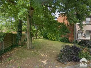 <br />Op een aangename en rustige locatie in de Torenstraat te Mol bevindt zich deze bouwgrond van 4a01ca, geschikt voor het realiseren van een halfopen bebouwing.<br />Het perceel beschikt over een straatbreedte van 10 meter, wat interessante mogelijkheden biedt voor het bouwen van een comfortabele gezinswoning. De omgeving wordt gekenmerkt door een rustige en residentiële sfeer.<br />Dankzij de ligging in Mol bevinden voorzieningen zoals winkels, scholen, horeca en openbaar vervoer zich op korte afstand. Ook de omliggende dorpskernen en belangrijke verbindingswegen zijn vlot bereikbaar.<br />Een mooie opportuniteit voor wie op zoek is naar een bouwgrond met een praktische perceelbreedte en voldoende ruimte om een eigen woning te realiseren, op een rustige locatie in Mol.<br />Kenmerken:
<ul><li>Perceeloppervlakte: 4a01ca</li><li>Bestemming: halfopen bebouwing</li><li>Straatbreedte: 10 meter</li><li>Ligging: Torenstraat, Mol</li><li>Rustige, residentiële omgeving</li></ul>