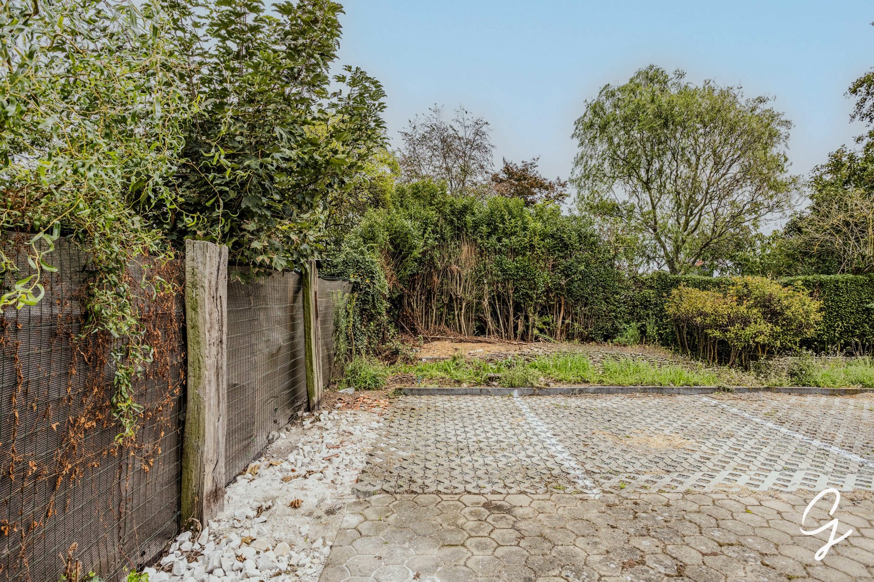 Ruim gelijkvloers app met autostaanplaats en mooie tuin - foto 5