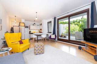 IXELLES, Keyenveld district, a stone's throw from shops and transport links, located on the first floor of a small building, discover this ±...