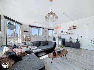 Dit appartement is gelegen in een opkomende en trendy buurt in Gent, vlakbij Dok-Noord en het Houtdok. Met het openbaar vervoer of de fiets is...