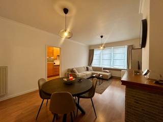 Op de eerste verdieping van een verzorgd gebouw, gelegen in de Jozef De Weerdtstraat 66 te Ekeren, bevindt zich dit aangename appartement met...