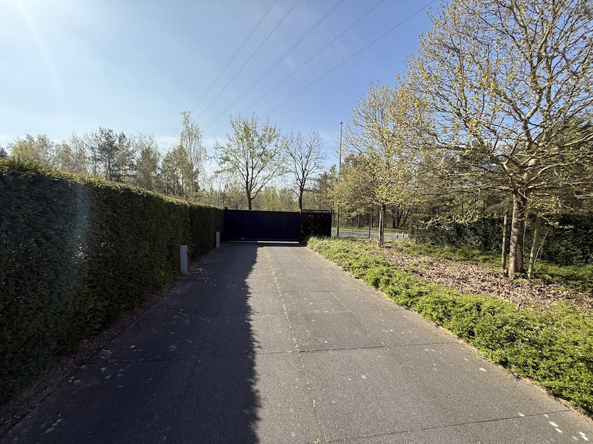 Patrimoniumvennootschap met drie bedrijfshallen en penthouse - foto 4