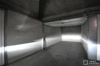 Dans la Gasmeterstraat, vous trouverez ce box de garage fermé et facilement accessible à vendre, situé près de l'Avenue Lippens dans le centre de Knokke.<br /><br />Ce box de garage avec le numéro 64, est situé au niveau souterrain -1.<br />Les dimensions sont les suivantes: longueur = 5,00 mètres et largeur = 2,45 mètres.<br />La hauteur maximale est de 1,90 mètres.<br /><br />Une visite sur place est absolument recommandée et est toujours possible sur rendez-vous!<br />Contactez-nous dès aujourd'hui pour fixer votre rendez-vous au +32 (0)50 66 20 20.