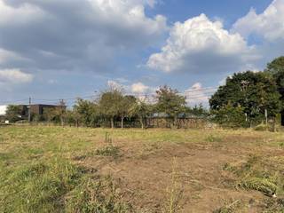 Magnifique terrain à bâtir de 9A 89CA pour développement OUVERT !Ce terrain à bâtir calme est situé dans la verdure, avec une belle vue sur les...