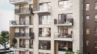 <p><span><strong>Sint-Lambrechts-Woluwe </strong></span>- Dit appartement met 2 slaapkamers in het nieuwbouwproject Kerodia biedt een ideale balans tussen comfort, functionaliteit en een toplocatie. Het is gelegen in Sint-Lambrechts-Woluwe, een woonwijk die gewaardeerd wordt om zijn levenskwaliteit en de nabijheid van alle voorzieningen.</p>
<p>De lichte woonkamer met open keuken komt uit op een privébuitenruimte, waardoor een aangename en gezellige leefruimte ontstaat. De twee slaapkamers zijn goed geproportioneerd en bieden rust en comfort. De verzorgde afwerking en moderne uitrusting garanderen een duurzame leefomgeving.</p>
<p>Een appartement dat perfect geschikt is voor een koppel, een gezin of een investeerder die op zoek is naar een kwaliteitsvol pand.</p>
<p>Een kans om te grijpen. Verkocht onder registratierechten (12,5%) op de grond en btw op de bouw. Oppervlakten en afbeeldingen zijn indicatief. Neem contact met ons op voor meer informatie.</p>