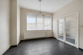 Te koop: Woning in centrum Ronse met ruimte en potentieelIn het centrum van Ronse, op wandelafstand van het station, winkels en scholen, bevindt zich...