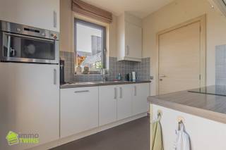 Instapklaar appartement met terras te Moerzeke Ontdek dit moderne en verzorgde appartement, gebouwd in 2009 en volledig instapklaar.Gelegen in het...