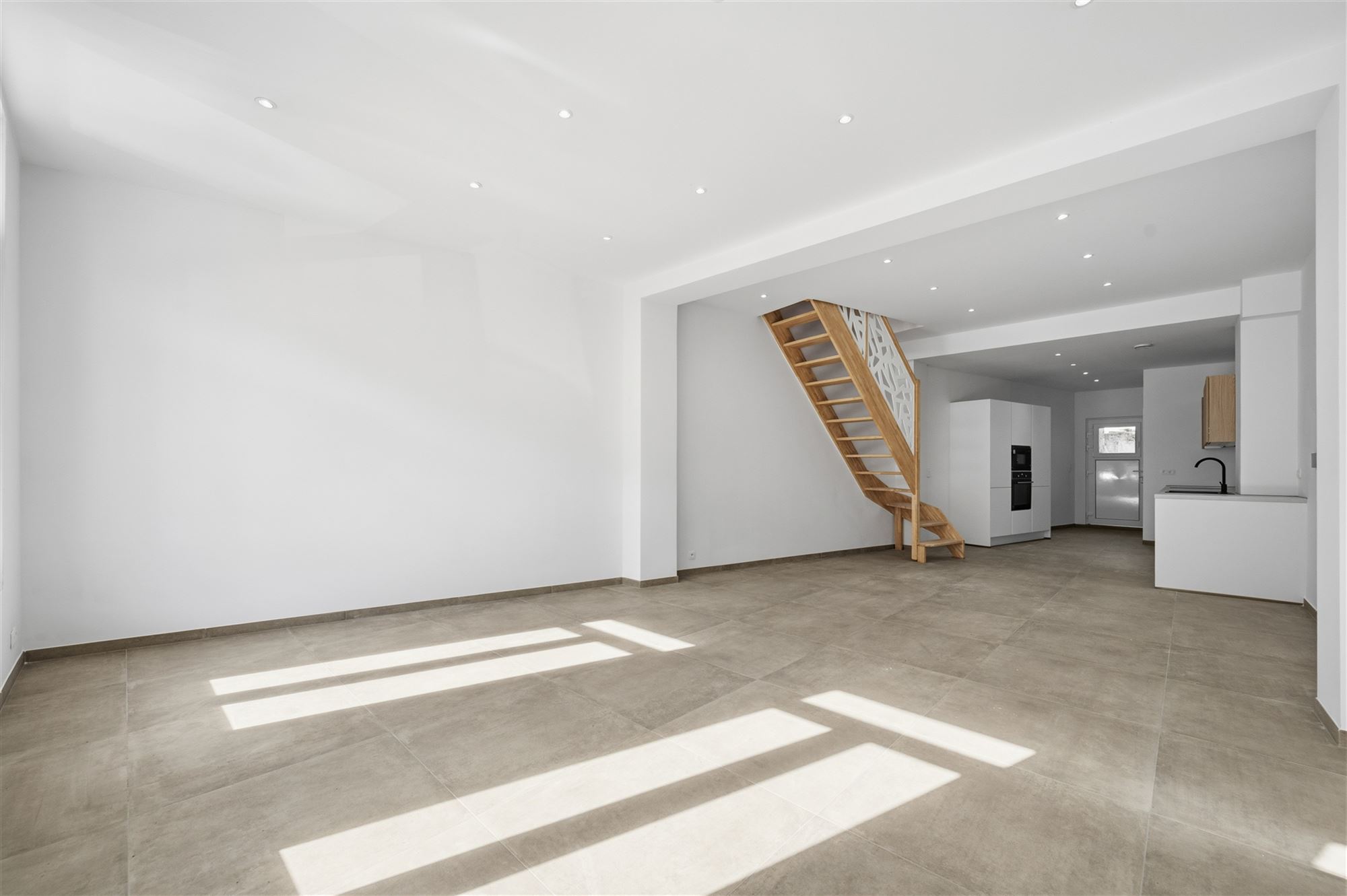 Vernieuwd en uiterst goed geïsoleerd huis met 4 kamers en buitenruimte - foto 2
