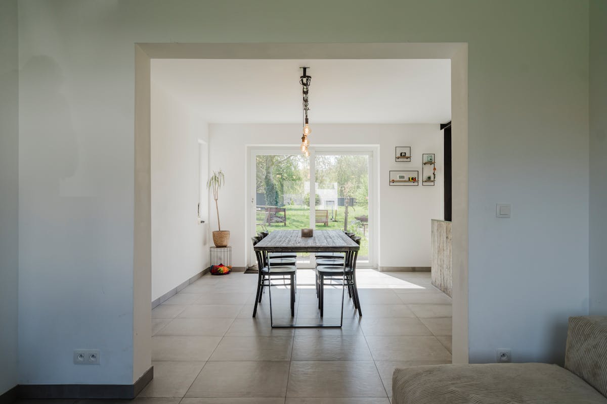 Ready to move in house with 1,200m² plot in Heule. - photo 4
