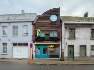 BETAALBARE OPBRENGSTEIGENDOM op een UITERST CENTRALE LIGGING NABIJ CENTRUM Oudenaarde. Dit pand combineert een GELIJKVLOERSE...