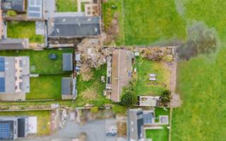 Unieke sloop-wederopbouw opportuniteit op een ruim zuid georiënteerd perceel van 1.356 m2 met uitzicht op de velden De belangrijkste troeven in een...