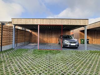 Within the De Kroon residence in Wuustwezel there are several carports, of which 4 covered car parking spaces are still available.It concerns...