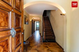 Deze woning is gelegen in een levendige, maar toch rustige buurt op een boogscheut van het centrum van Gent. Deze locatie combineert de charme van...