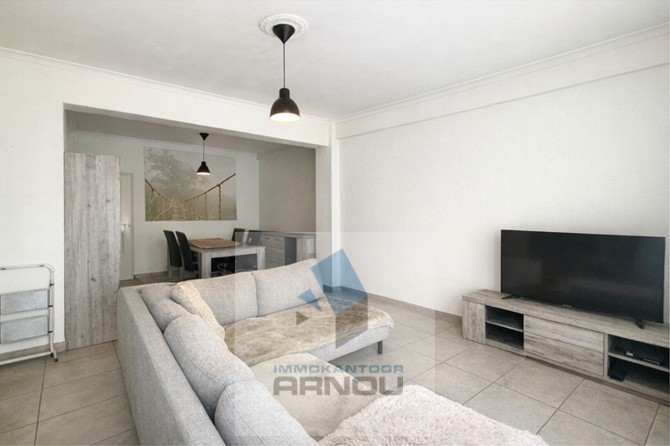 Centraal gelegen, lichtrijk en ruim appartement met 2 slaapkamers en garage - foto 3