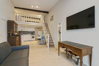 Très bien situé et espace extrêmement charmant pour une profession libérale, entièrement rénové et aménagé avec goût en 2018, actuellement...