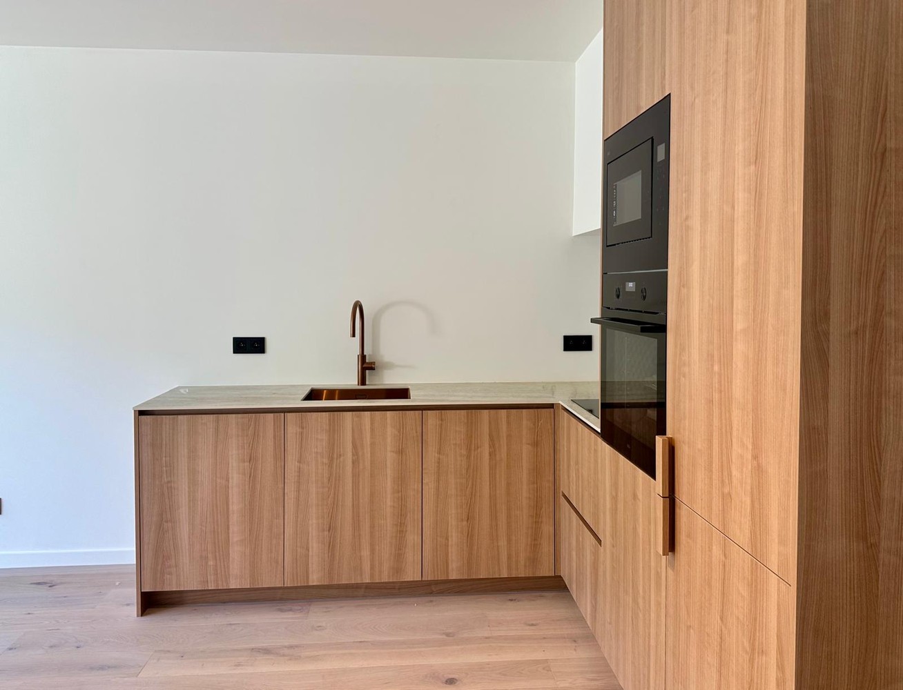 Luxueus appartement met 2 slpk en terras + tuin te Berchem - foto 4