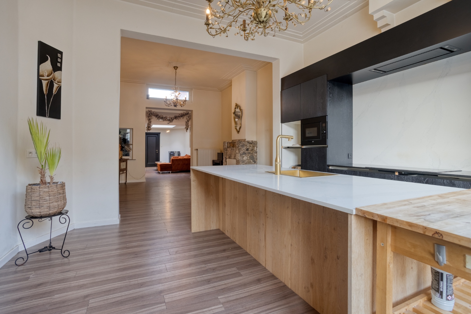 Karaktervolle halfopen herenwoning met 6 slaapkamers en tal van mogelijkheden in het hart van Ieper - foto 4