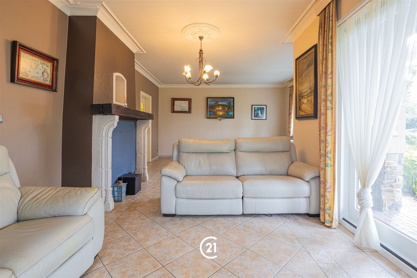 Een ruime woning met karakter, tuin, garage op een interessante locatie. - foto 5