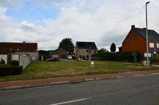 Bouwgrond voor vrijstaande bebouwing !  Deze grond grenst aan de achterzijde ook tegen een kleine rustige straat waardoor de grond en de toekomstige...